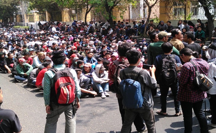 Massa aksi membludak di Jalan Colombo, Sleman, Yogyakarta
