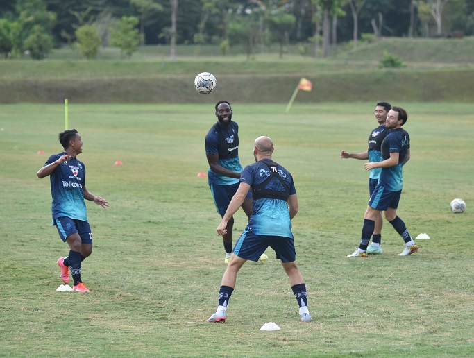 Latihan para pemain Persib. (Foto: Persib)
