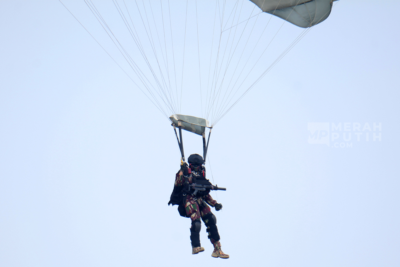 Prajurit Marinir Praka Zaenal Gugur saat Latihan Terjun Payung HUT TNI