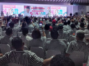 Ganjar Klaim Desain Baju Hitam Putih Relawannya Pilihan Jokowi