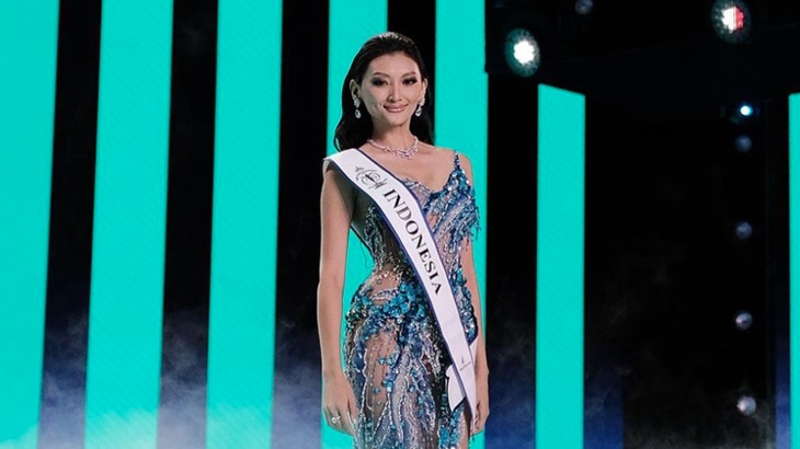 Gaun Malam ini Bawa Indonesia Angkat Piala di Ajang Kecantikan Dunia