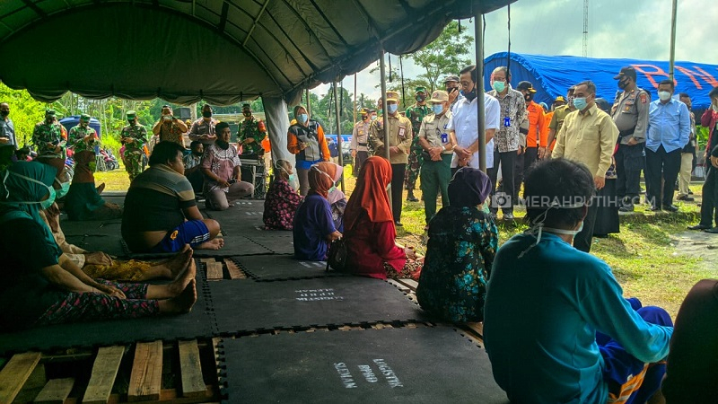 Masih Keluarkan Guguran, Sultan Minta Pengungsi Merapi Tidak Balik Rumah
