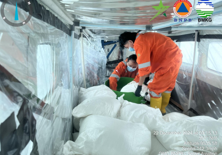 Pramono Tegaskan Modifikasi Cuaca Pakai Material Tidak Berbahaya 