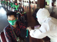 Rawan Tertular COVID-19, Ojol dan Opang di Solo Ikuti Rapid Test