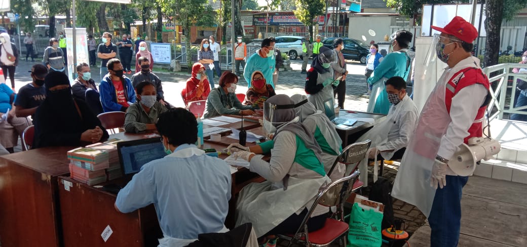 Pelaksanaan rapid test masal di GOR Pangukan