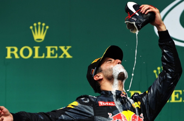 Selebrasi 'Shoey' yang Dilakukan Ricciardo Terbukti Mengancam Kesehatan