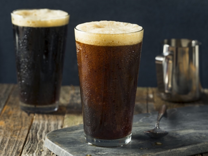 Nitro Coffee yang tampilannya mirip bir (Foto: 123RF/Brent Hofacker)