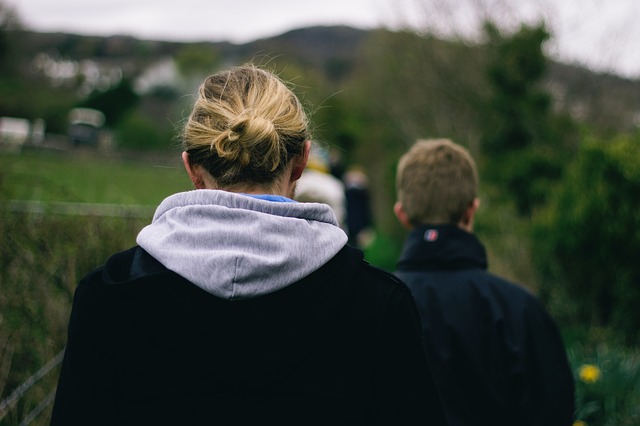 Memberikan jaket menjadi tanda cinta zaman dahulu. (Foto: pixabay/stocksnap) 