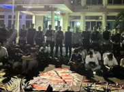 Polisi Tangkap Puluhan Anggota Geng Motor di Kemayoran, Belasan Motor dan Petasan Siap Ledak Disita