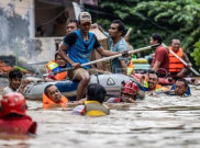 Balita Kehilangan Nyawa Akibat Perahu Karet Evakuasi Banjir Terbalik di Tebet