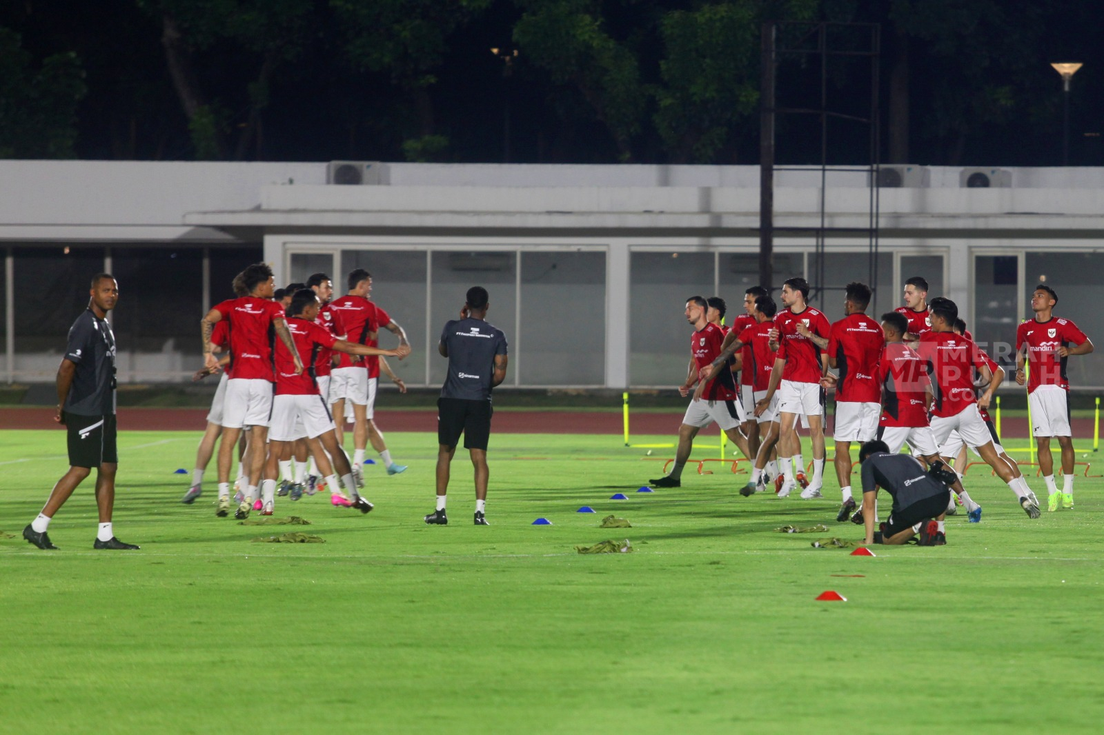 Latihan Punggawa Timnas Indonesia jelang Laga Pamungkas Melawan China di Stadion Madya Jakarta