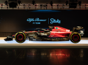 Baru Diluncurkan, Alfa Romeo Sudah Mau Lelang Mobil F1-nya