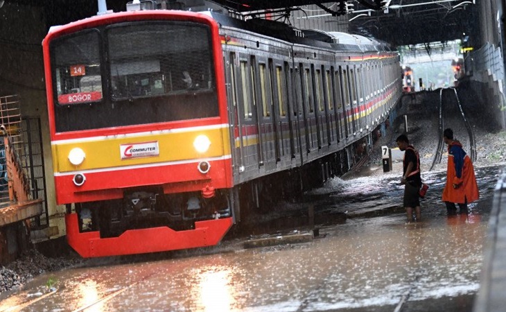 Perjalanan Kereta Api wilayah Jabodetabek mengalami gangguan akibat banjir