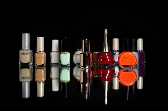 Tampil Elegan dengan Warna Nail Art Timeless