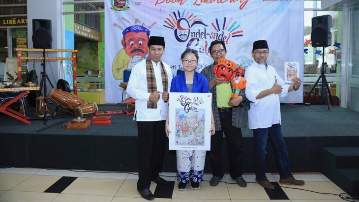 Frances Caitlin Tirtaguna bersama para tokoh Setu Babakan (Sumber: Doc.)