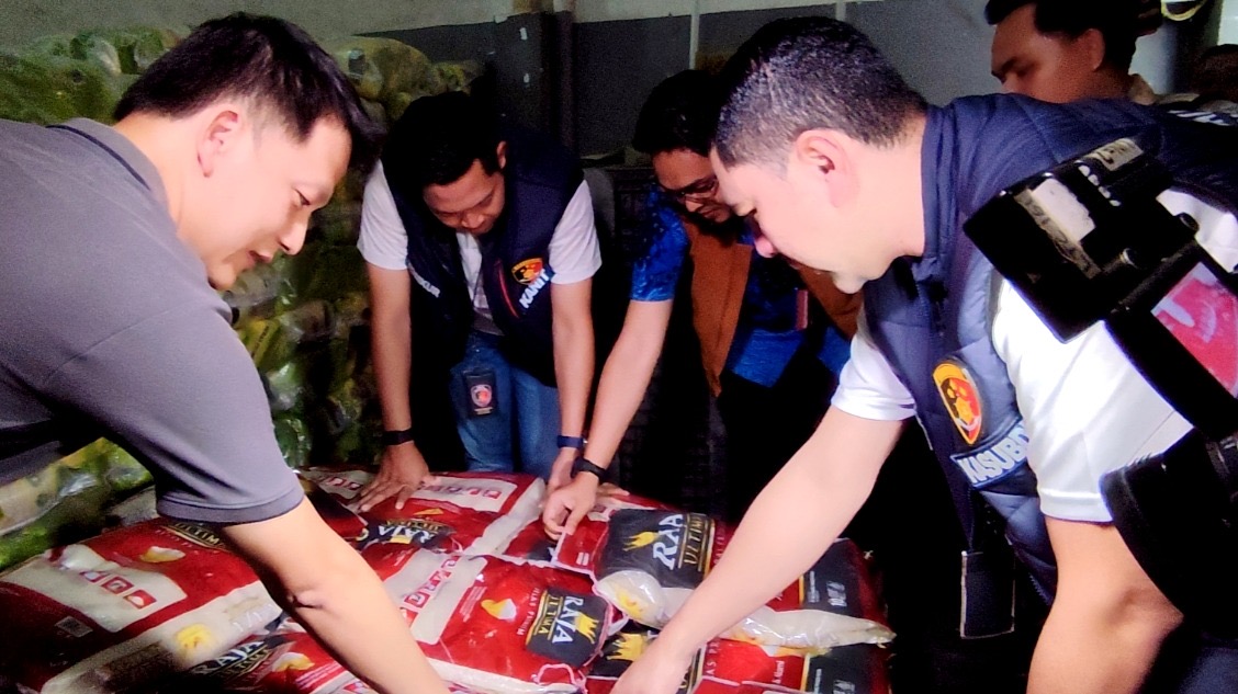 Polda Metro Jaya Sidak Sejumlah Gudang, Temukan 90 Ton Stok Beras Diduga Sengaja Ditimbun