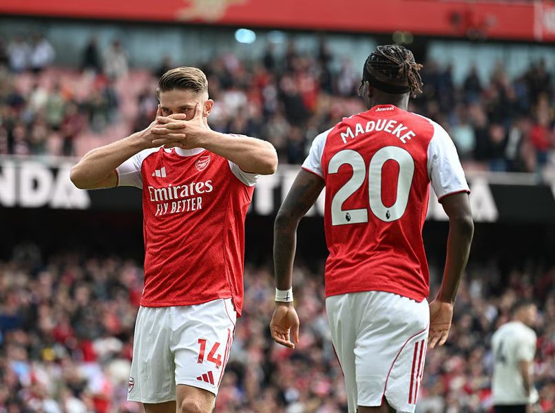 Viktor Gyokeres Melempem Lagi, Fans Arsenal Salahkan Mikel Arteta