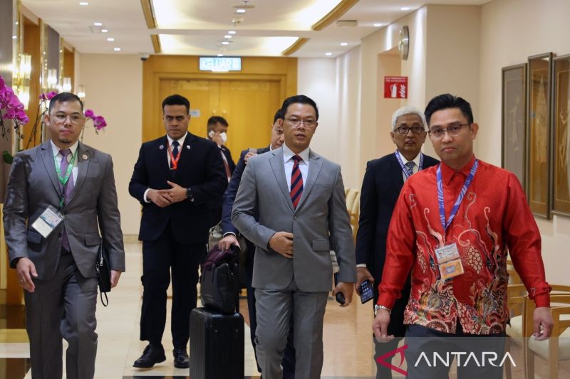 Menko Airlangga dan Menlu Sugiono Dampingi Presiden di KTT ASEAN