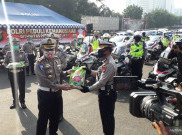 Polda Metro Jaya Bagikan 25 Ton Beras ke Warga Terdampak COVID-19