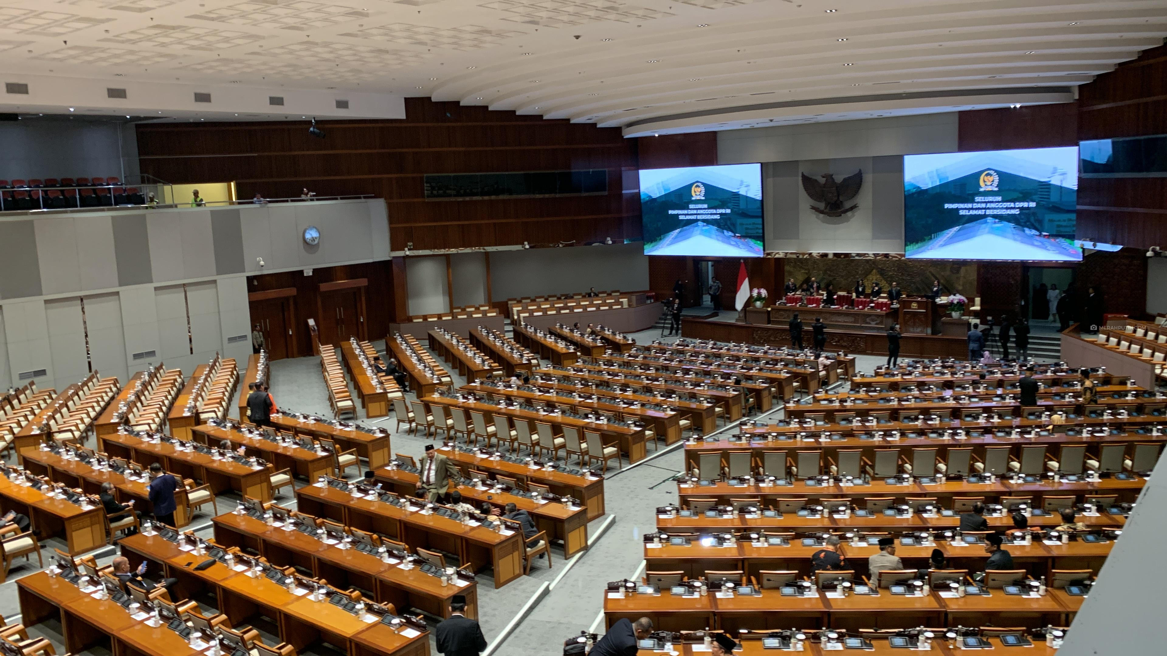 Termasuk Puan Maharani, 126 Anggota Dewan Absen di Rapat Paripurna