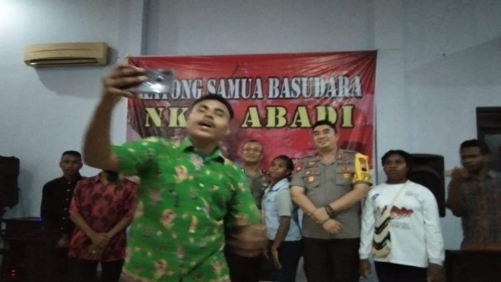 Polisi Pekalongan Beri Motivasi Untuk Warga Papua