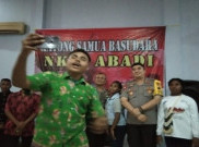 Polisi Pekalongan Beri Motivasi Untuk Warga Papua
