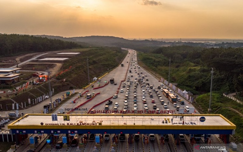  Arus Balik Padat, One Way Tol Kalikangkung Menuju Jakarta-Cikampek Dimajukan