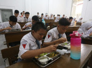 BGN Izinkan Menu MBG Tanpa Susu Kalau Sapinya Jauh