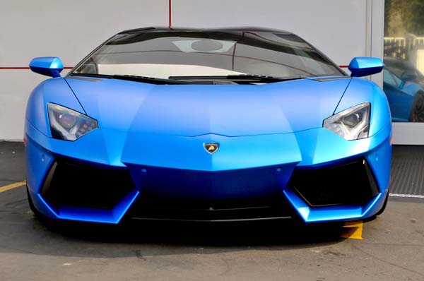 lambhorgini aventador biru