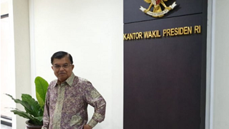 Wakil Presiden Jusuf Kalla memberikan pernyataan pers, di Kantor Wapres Jakarta, Rabu (10/7/2019). (ANTARA/Fransiska Ninditya)