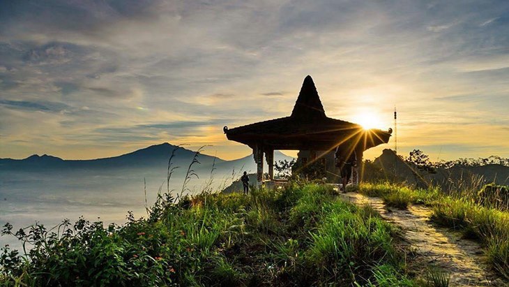 bukit suroloyo