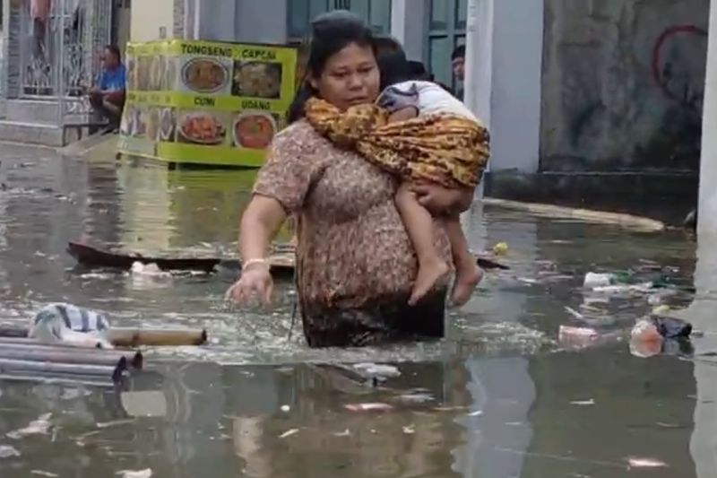 70% Kepulauan Seribu Terendam Banjir Rob, TNI AU Digandeng Kirim Bantuan