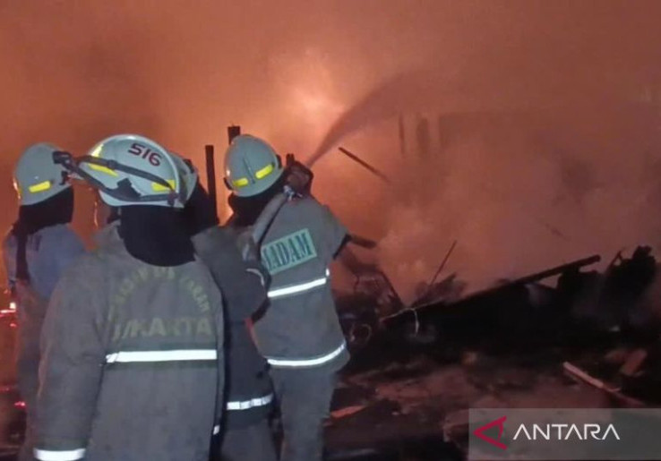 Rumah di Cakung Timur Kebakaran, 60 Personel Damkar Langsung Diturunkan
