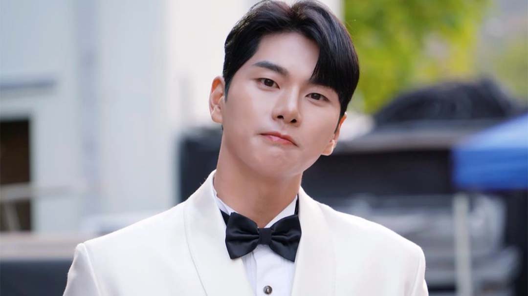 Kenalan Sama Lee Yi-kyung, si Babang Gwenchana yang Jadi Suami Nyebelin di ‘Marry My Husband’