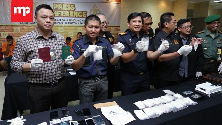 Polda Metro Bongkar Jaringan Penyelundup Sabu dalam Sandal