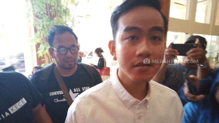 Selvi Ananda Hamil Besar, Gibran Berangkat Sendiri Hadiri Pelantikan Sang Ayah