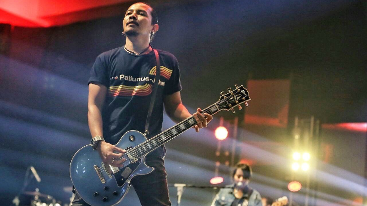Cerita Cella Kotak, Nemu Gitar Gibson di Kandang Ayam