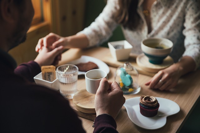 3 Trik Sederhana untuk Membuat Perempuan Tersenyum