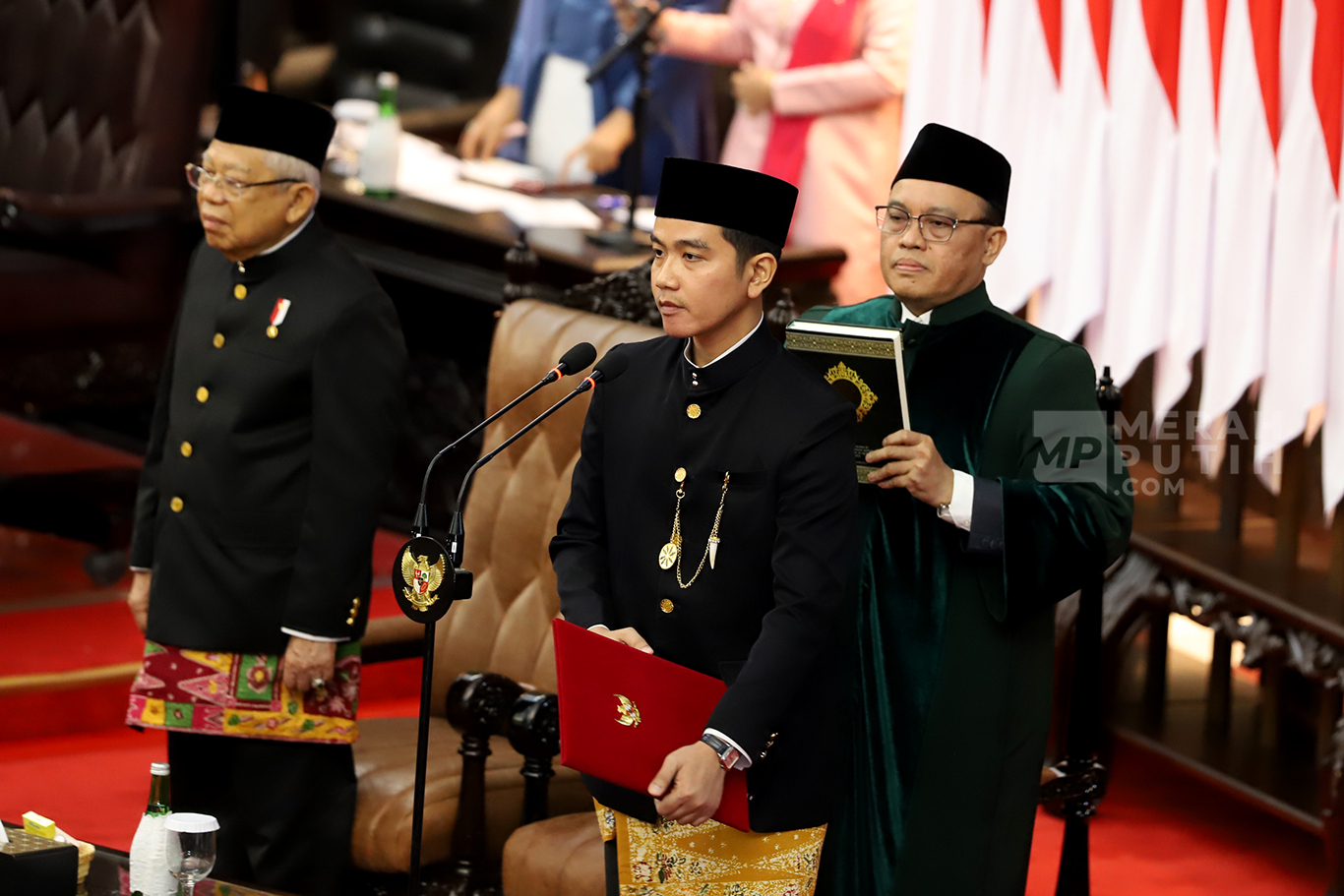 (HOAKS atau FAKTA) : Resmi jadi Wapres RI, Gibran Bagi-Bagi Puluhan Juta Rupiah
