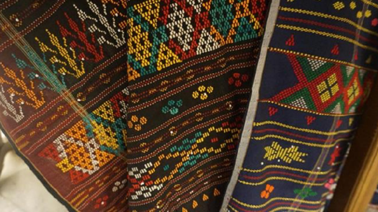 Warna-Warni Indah Motif Kain Ulos Khas Sumatra Utara