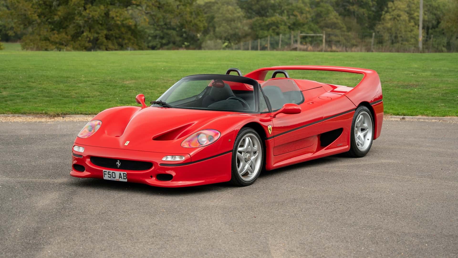 Ferrari F50 Eks Rod Stewart Dilelang Rp38 triliun