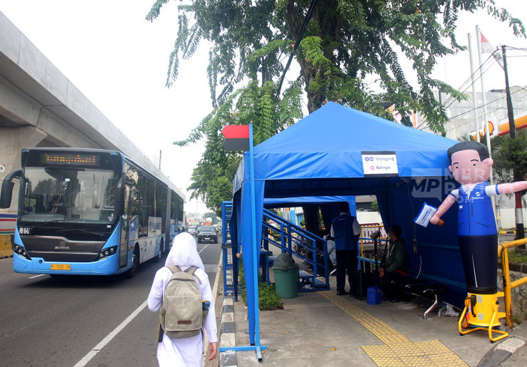 Halte Transjakarta Sementara Pinggir Jalan Pengganti Halte Velodrome