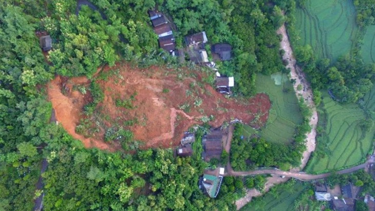 Lokasi tanah longsor di Dusun Selopuro, Desa Ngetos, Kecamatan Ngetos, Kabupaten Nganjuk saat diambil foto dari udara pada Senin (15/02/2021). (FOTO ANTARA/HO-BPBD Jatim/FA)