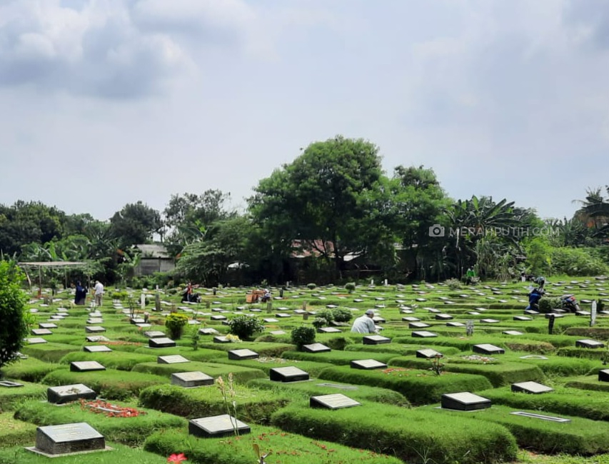 Sehari Jelang Puasa Ramadan TPU Tegal Alur Masih Ramai Peziarah