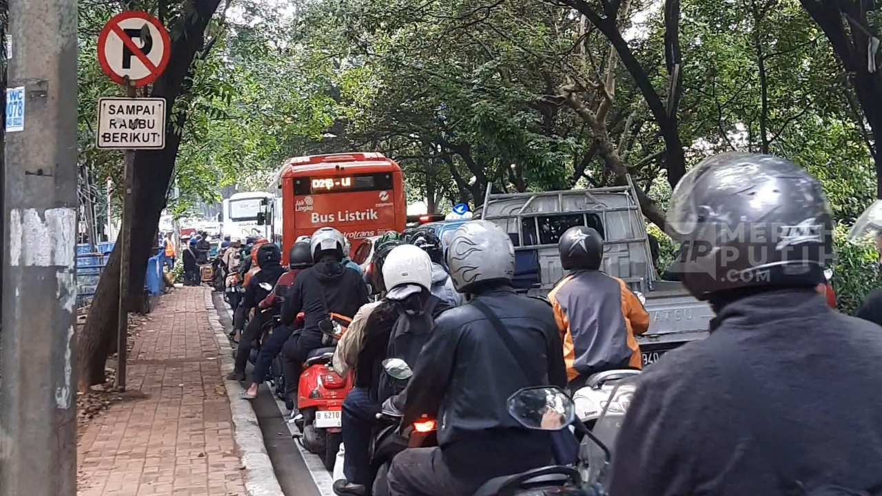 Atasi Macet Horor di TB Simatupang, Pemprov DKI Buka Wacana Alih Fungsi Trotoar dan Pembangunan Jalan Layang