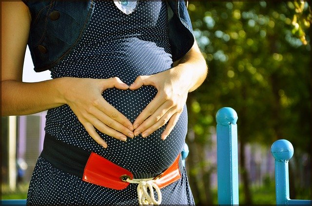 Benarkan mata minus sulit melahirkan normal? (Foto: Pixabay/tasha)