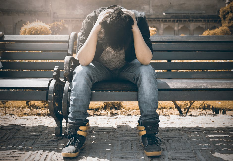 Cancer beranggapan dunia terlalu kejam sehingga lebih suka menyendiri (Foto: pexels/inzmam khan)