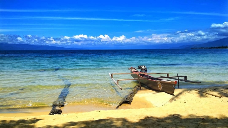 Danau Poso, Bukti Kalau Pantai  Tak Harus di Pinggir Laut