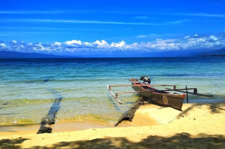 Danau Poso, Bukti Kalau Pantai  Tak Harus di Pinggir Laut