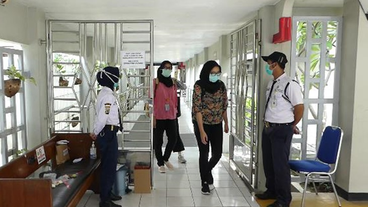 Pemeriksaan pengunjung dan pasien yang berobat di RSUP Dr Sardjito